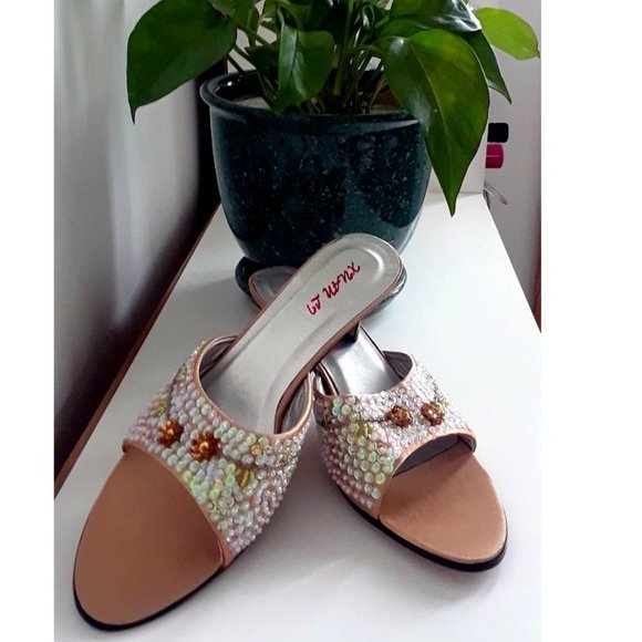 NWOT Beaded High Heel SZ 8 Scandal - Picture 1 of 3
